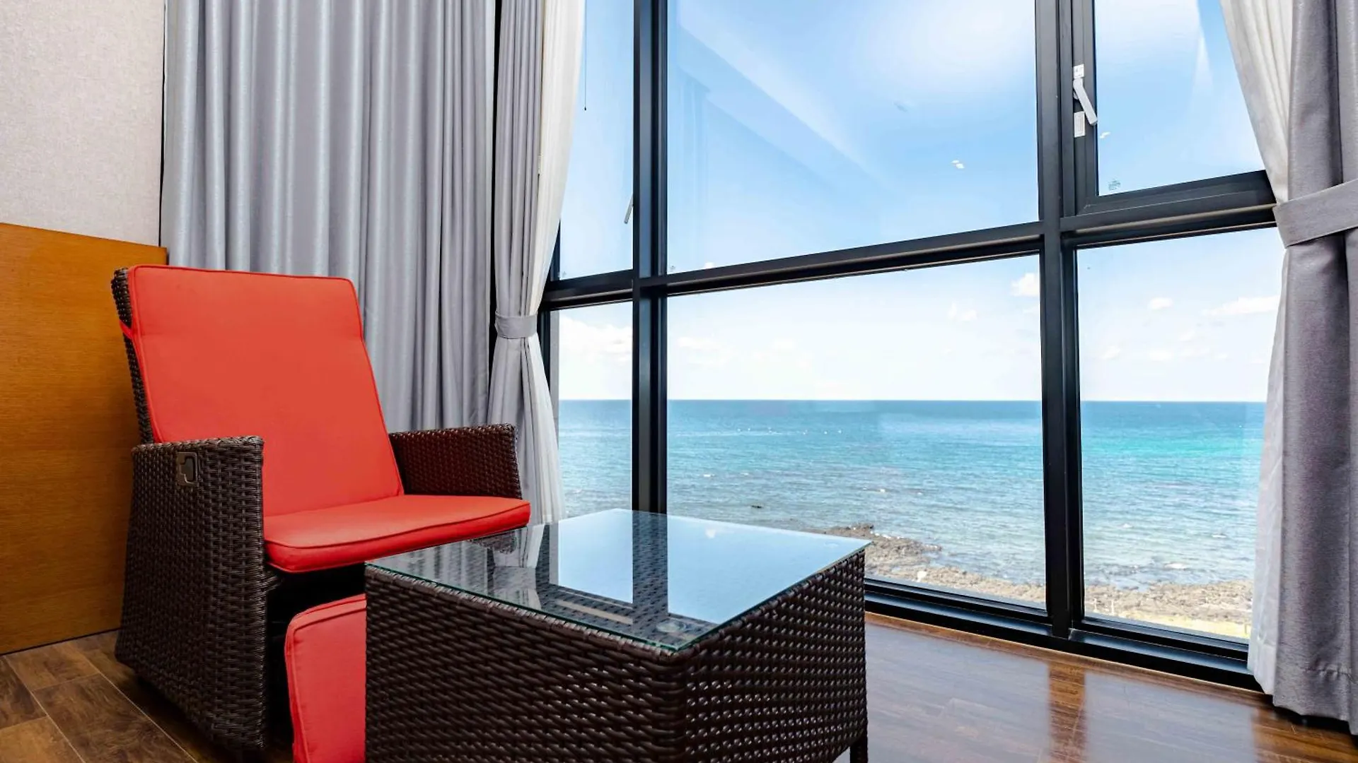 Dyne Oceano Hotel Jeju 4*,
